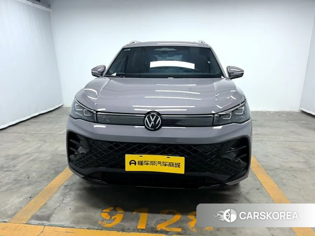 Volkswagen Tiguan L 2024 Темно-серый из Китая, фото 5