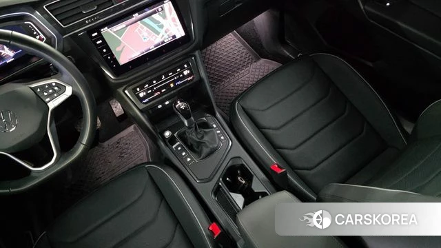 Volkswagen Tiguan Allspace 2024 Черный из Кореи, фото 5