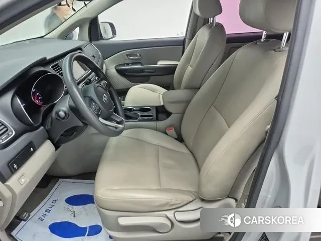 Kia The New Carnival 2018 Серебряный из Кореи, фото 5