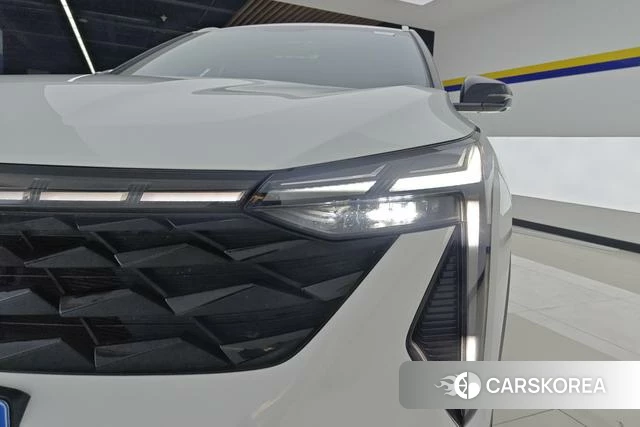 Geely Automobile Boyue 2024 Белый из Китая, фото 5