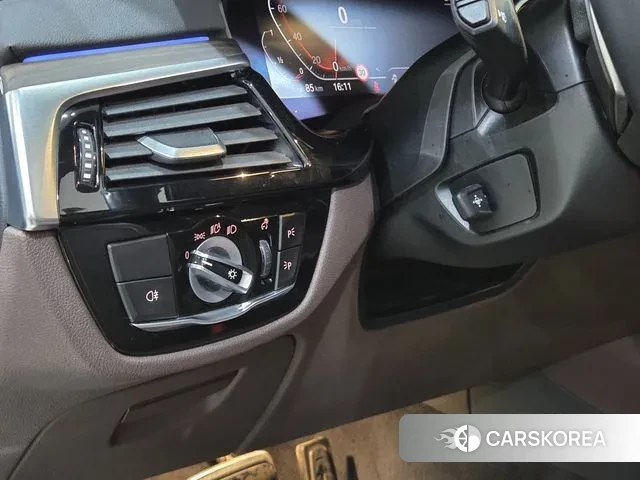 BMW 6 Series GT (G32) 2020 Серебристо-серый из Кореи, фото 5