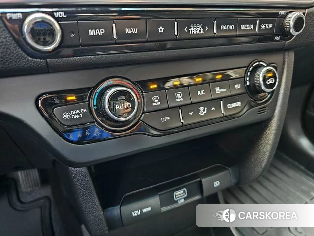 Kia Niro Plus 2023 Серебряный из Кореи, фото 5