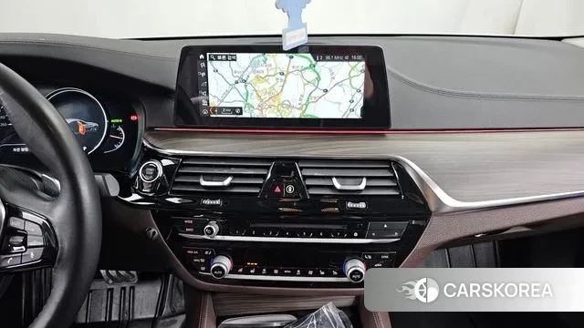 BMW 5 Series (G30) 2018 Белый из Кореи, фото 5