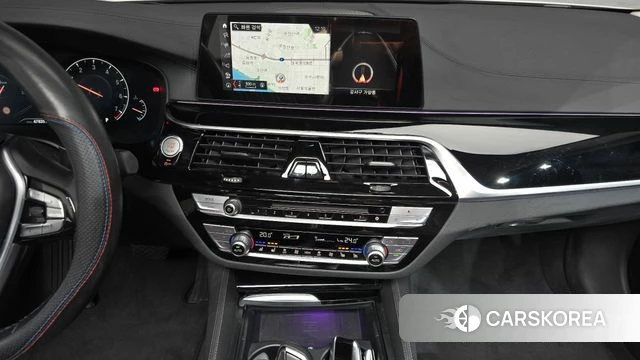 BMW 5 Series (G30) 2019 Белый из Кореи, фото 5