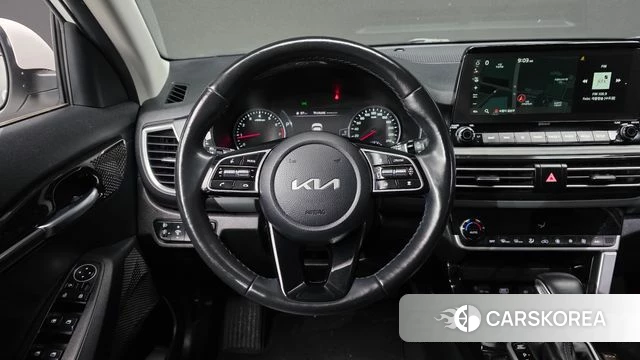 Kia Seltos 2022 Белый из Кореи, фото 5
