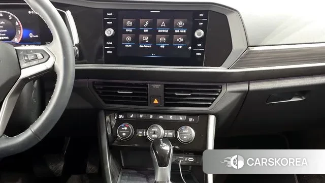Volkswagen 7th Generation of Jetta 2024 Белый из Кореи, фото 5