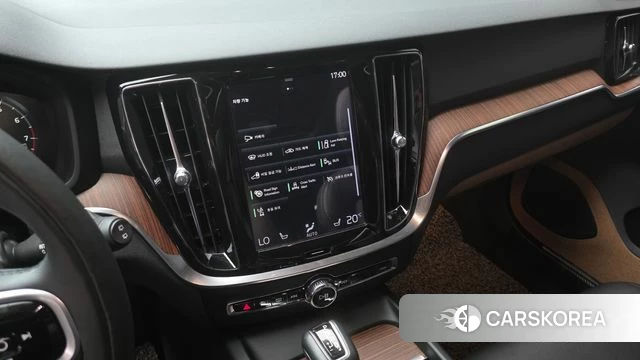Volvo V60 Cross-Country 2nd Generation 2019 Белый из Кореи, фото 5