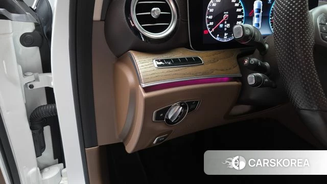 Mercedes-Benz E-Class W213 2018 Белый из Кореи, фото 5