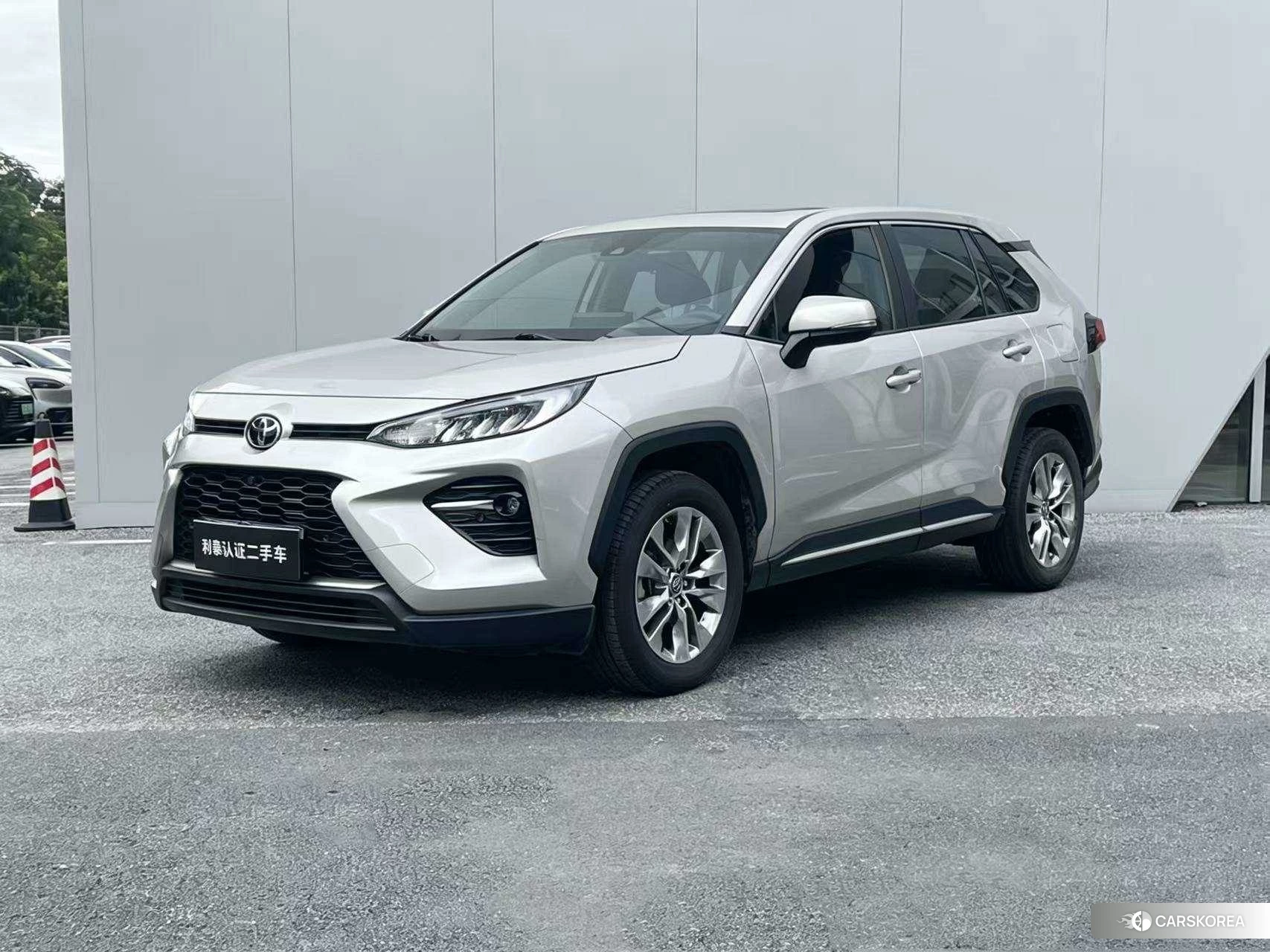 Toyota Wildlander 2022 Серебристо-серый из Китая, фото 5