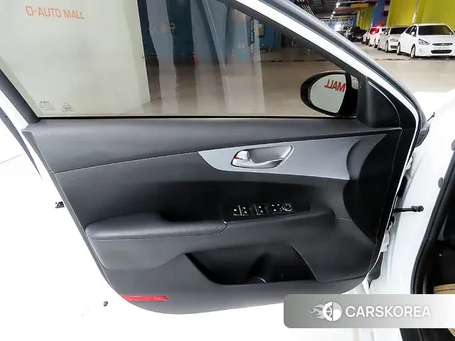 Kia The New K3 2nd generation 2021 Белый из Кореи, фото 5