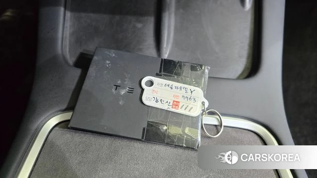 Tesla Model Y 2024 Черный из Кореи, фото 5