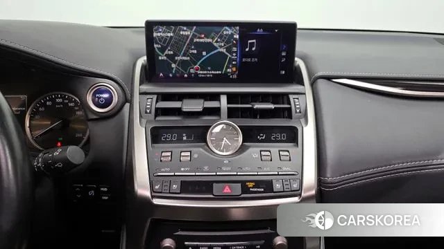 Lexus NX300h 2021 Серебряный из Кореи, фото 5