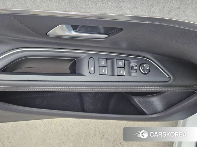 Peugeot 5008 second generation 2022 Белый из Кореи, фото 5