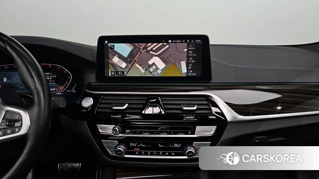 BMW 5 Series (G30) 2022 Белый из Кореи, фото 5