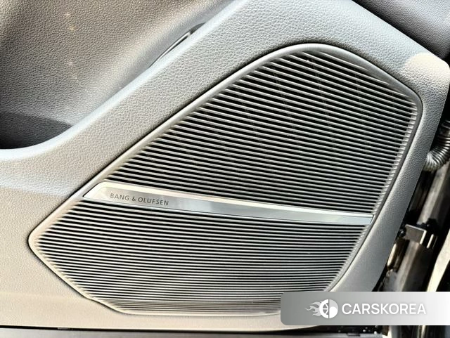 Audi Q7 2023 Черный из Китая, фото 5