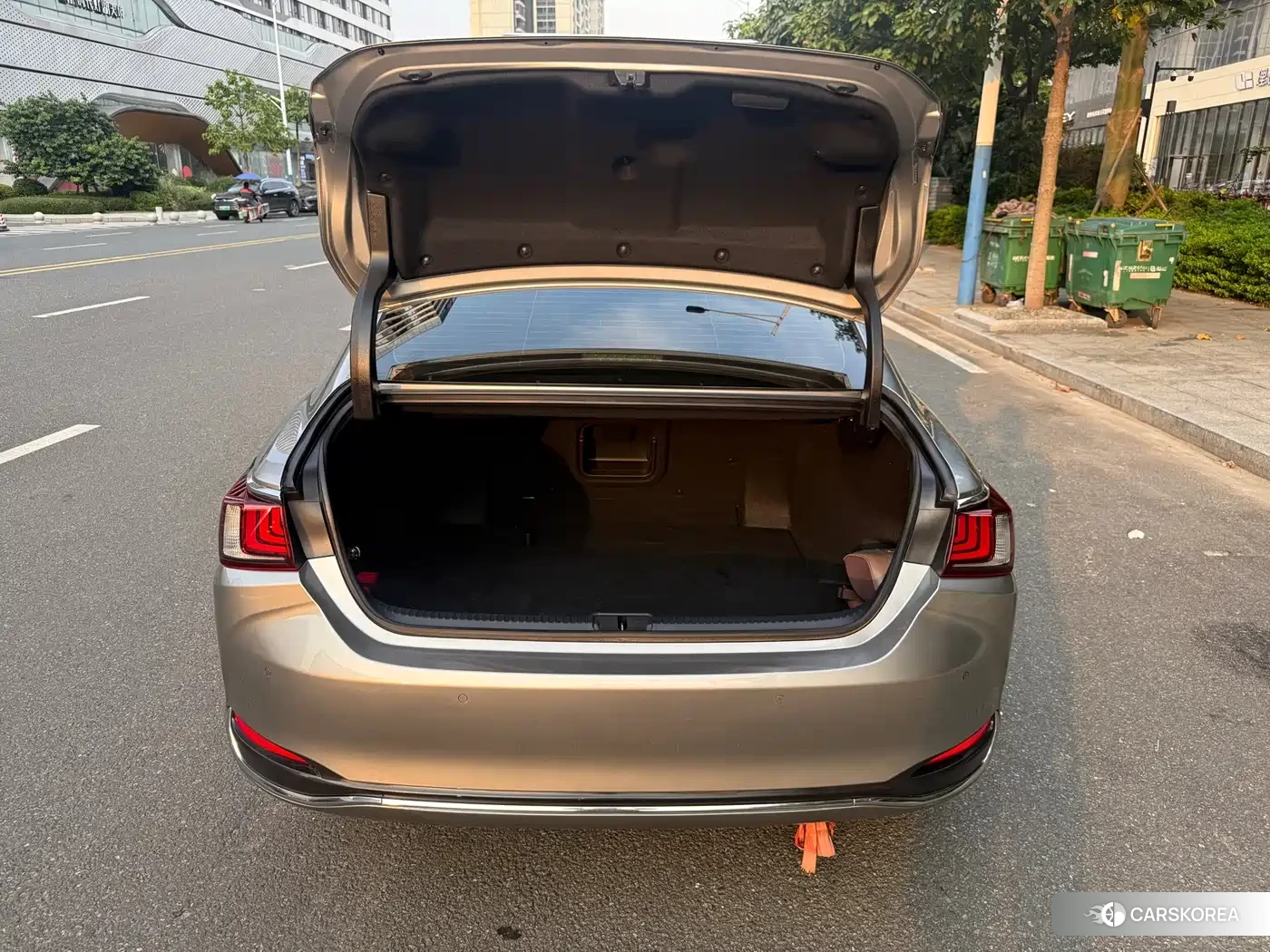 Lexus ES 2023 Silver/gray из Китая, фото 5