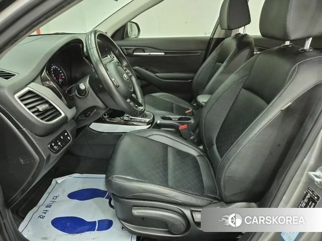 Kia Seltos 2021 Серый из Кореи, фото 5