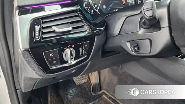 BMW 5 Series (G30) 2018 Белый из Кореи, фото 5