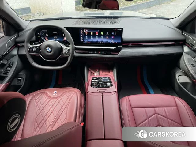 BMW 5 series 2025 Серебристо-серый из Китая, фото 5