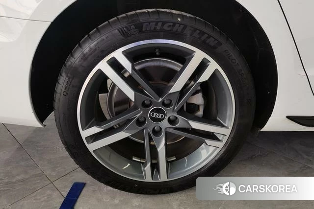 Audi A4L 2023 Белый из Китая, фото 5