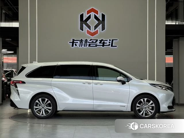Toyota Saina 2023 Белый из Китая, фото 5