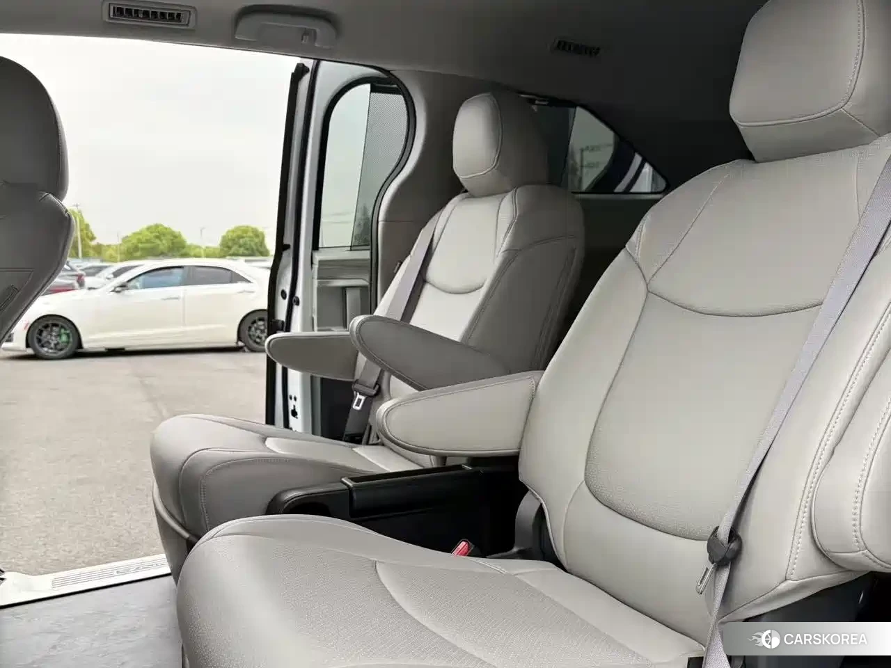 Toyota Sienna 2026 Белый из Китая, фото 5