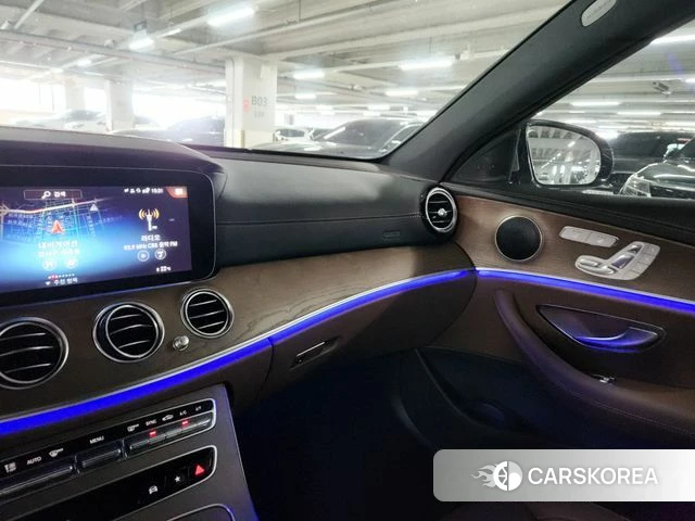 Mercedes-Benz E-Class W213 2022 Серебряный из Кореи, фото 5