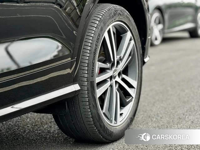 Audi Q5L 2021 Черный из Китая, фото 5