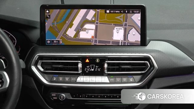 BMW X4 (G02) 2023 Светло-серебряный цвет из Кореи, фото 5
