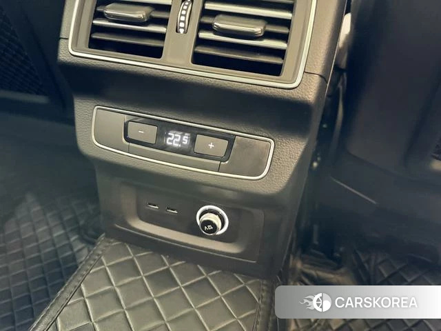 Audi Q5L 2024 Темно-серый из Китая, фото 5