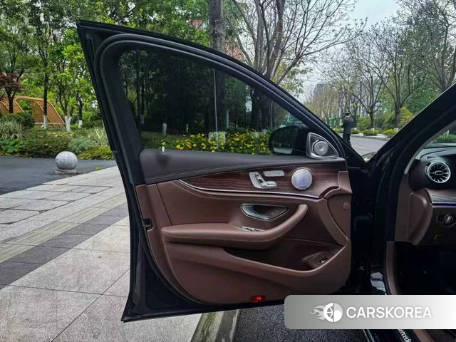 Mercedes-Benz E-class 2023 Черный из Китая, фото 5