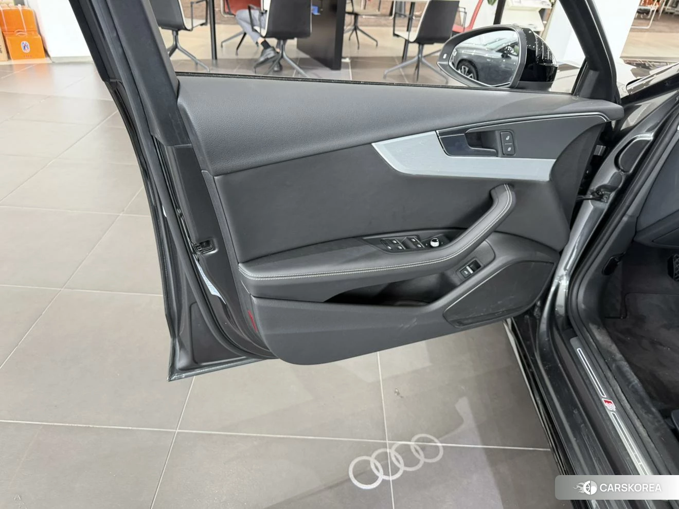 Audi A4L 2021 Темно-серый из Китая, фото 5