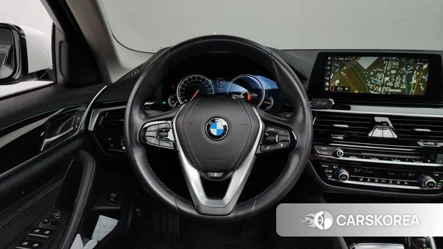 BMW 5 Series (G30) 2018 Белый из Кореи, фото 5