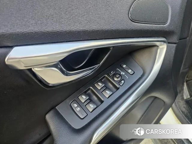 Volvo V40 Cross-Country 2018 Белый из Кореи, фото 5