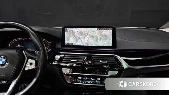 BMW 5 Series (G30) 2021 Белый из Кореи, фото 5