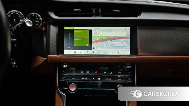 Jaguar XF (X260) 2018 Черный из Кореи, фото 5