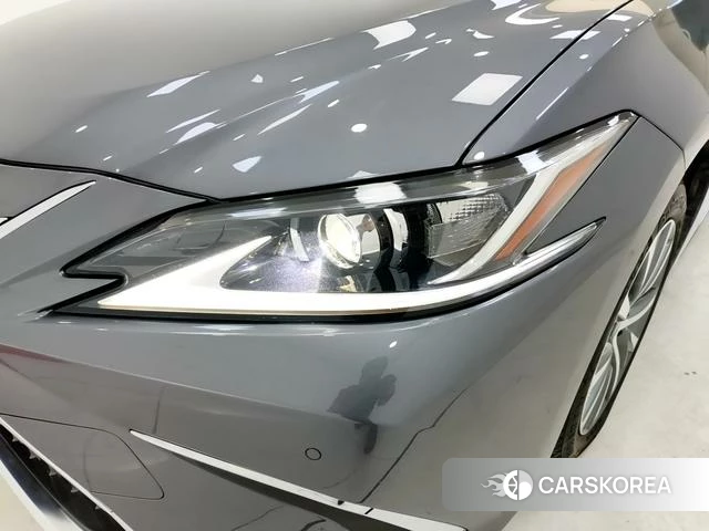 Lexus ES 2021 Темно-серый из Китая, фото 5