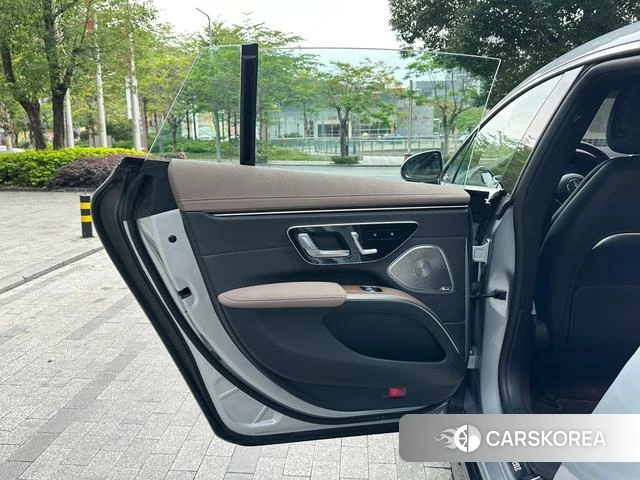 Mercedes-Benz EQS 2024 Серебристо-серый из Китая, фото 5
