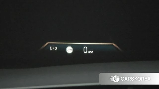 BMW 7 Series (G70) 2023 Светло-серебряный цвет из Кореи, фото 5