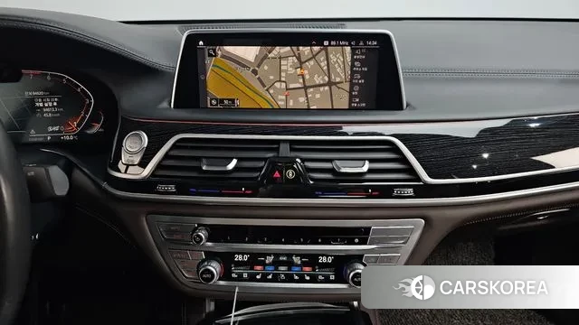 BMW 7 Series (G11) 2020 Белый из Кореи, фото 5