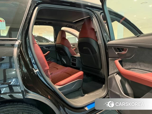 Audi SQ7 (4M) 2026 Черный из Кореи, фото 5