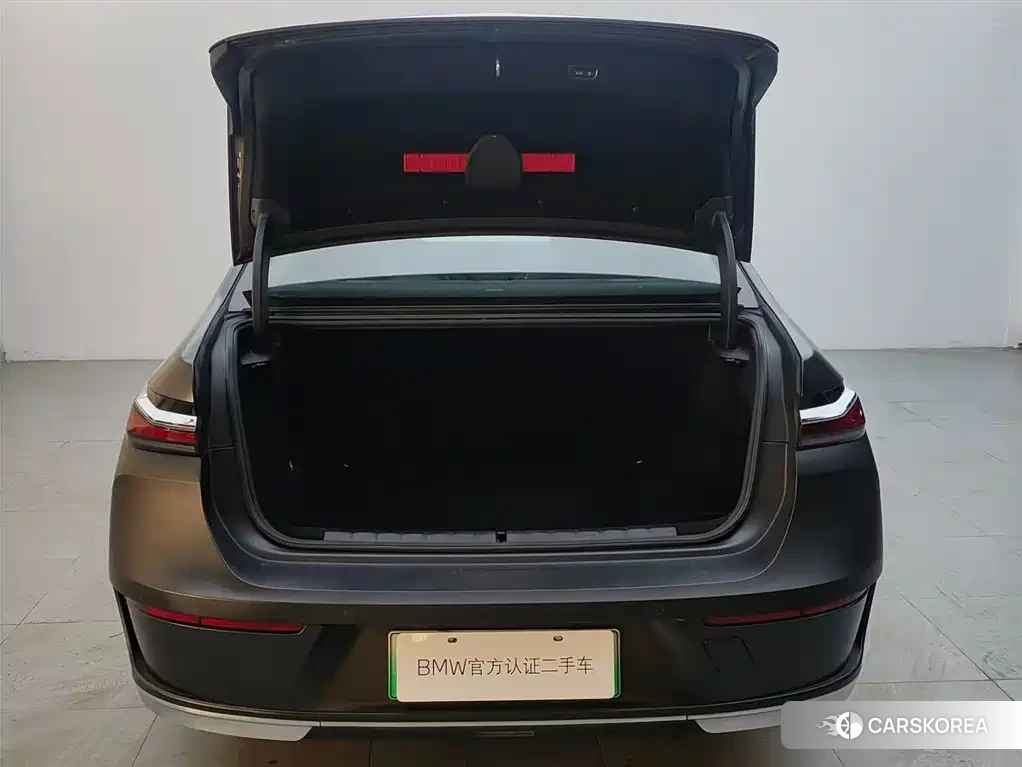 BMW i7 2023 Silver/gray из Китая, фото 5