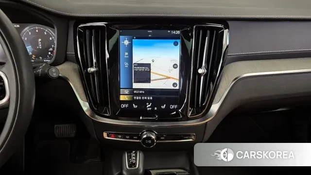 Volvo V60 Cross-Country 2nd Generation 2019 Белый из Кореи, фото 5