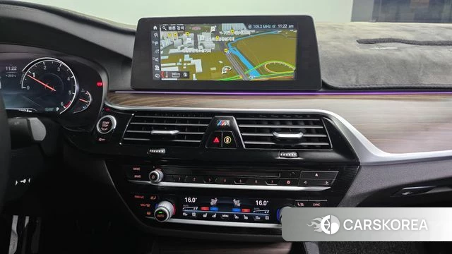 BMW 5 Series (G30) 2018 Белый из Кореи, фото 5