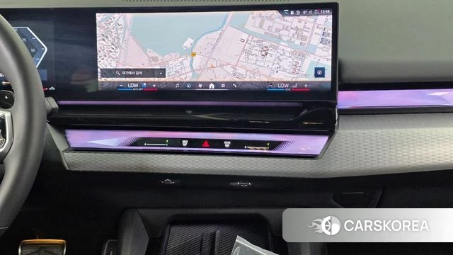 BMW 5 Series (G60) 2025 Цвет галактики из Кореи, фото 5
