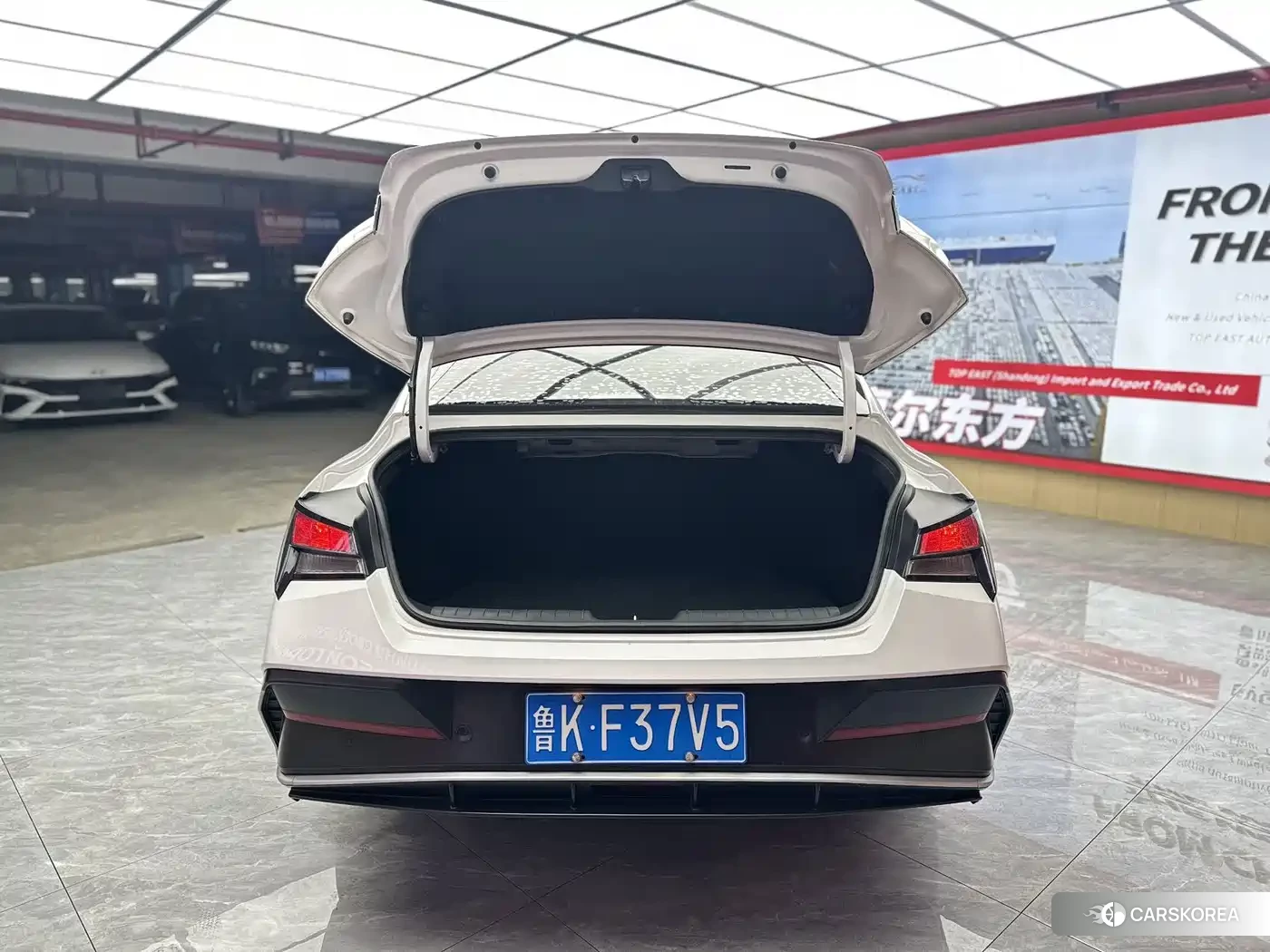 Hyundai Elantra 2023 Белый из Китая, фото 5