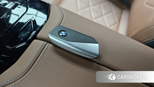 BMW 5 Series (G60) 2025 Белый из Кореи, фото 5