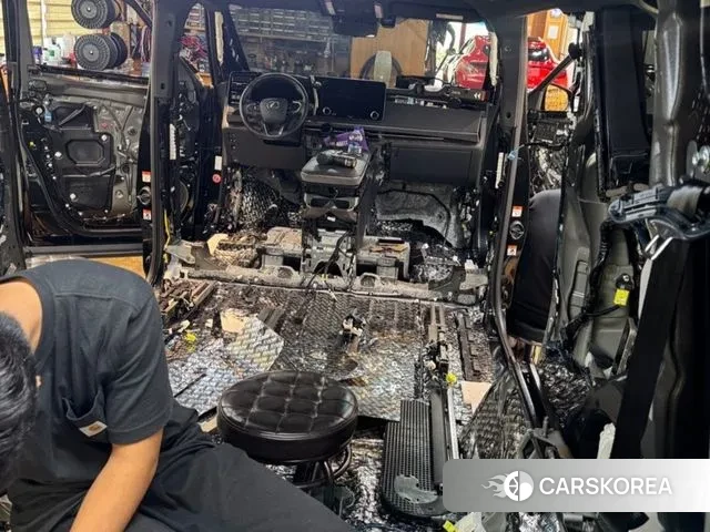 Lexus LM Second Generation 2024 Черный из Кореи, фото 5