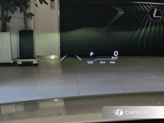Lexus ES300h 7th generation 2025 Белый из Кореи, фото 5