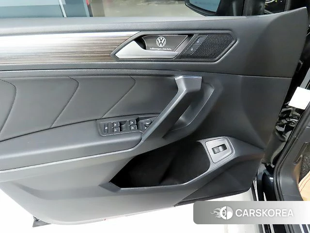 Volkswagen Tiguan Allspace 2022 Черный из Кореи, фото 5